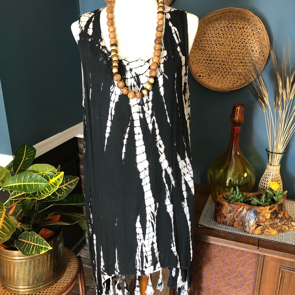 Boho free size tie dye dress with fringe. NWT